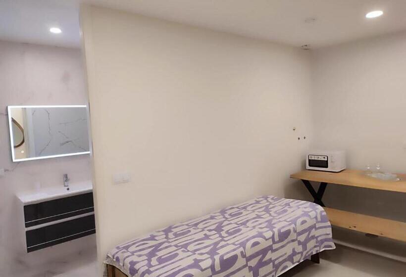 اتاق خانوادگی, Casa Augusta 4