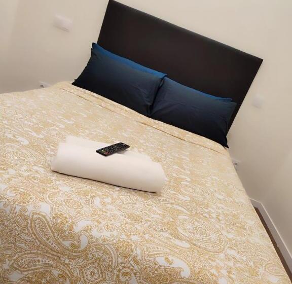 اتاق خانوادگی, Casa Augusta 4