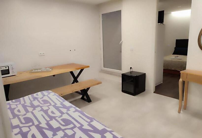 اتاق خانوادگی, Casa Augusta 4