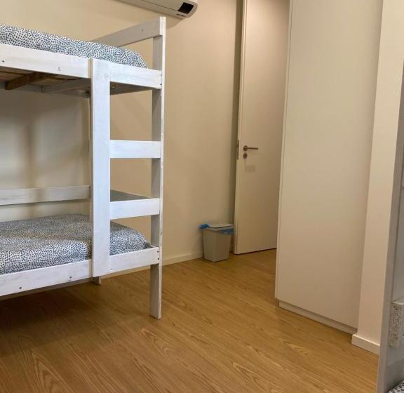 تختخواب در اتاق مشترک, Casa Augusta 4