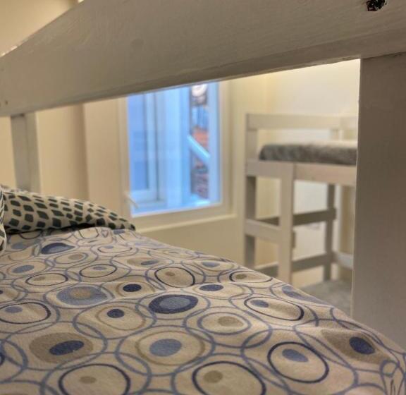 تختخواب در اتاق مشترک, Casa Augusta 4