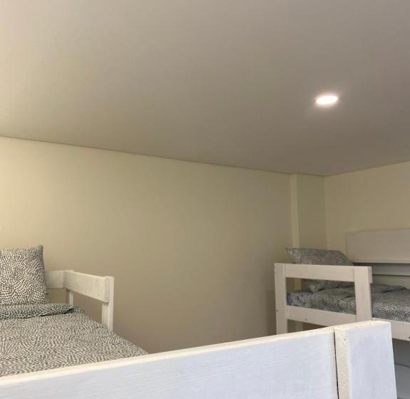 تختخواب در اتاق مشترک, Casa Augusta 4