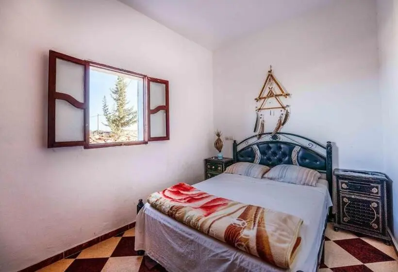 اتاق استاندارد با سرویس بهداشتی مشترک, Ayour Hostel
