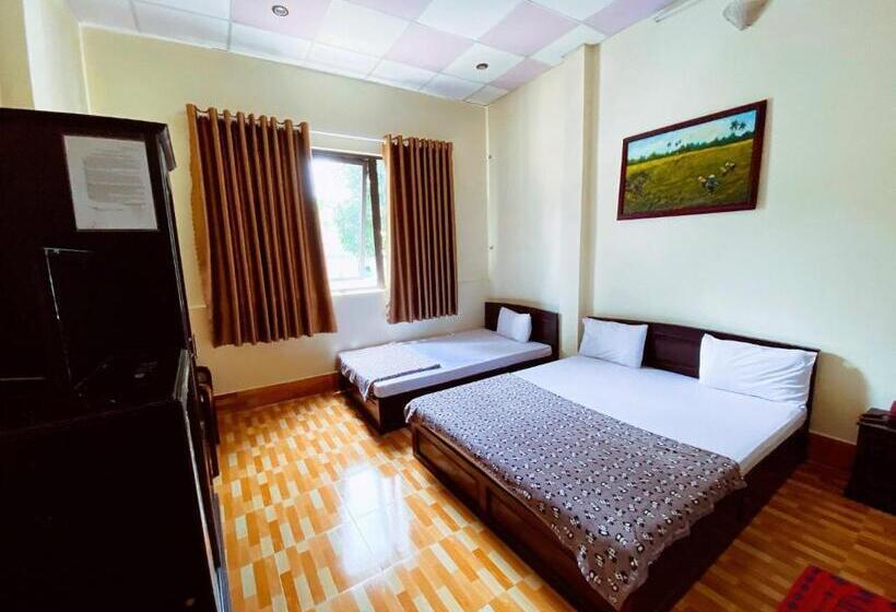 Economy Quadruple Room, Khách Sạn Nam đô 1