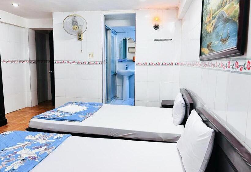 Economy Quadruple Room, Khách Sạn Nam đô 1