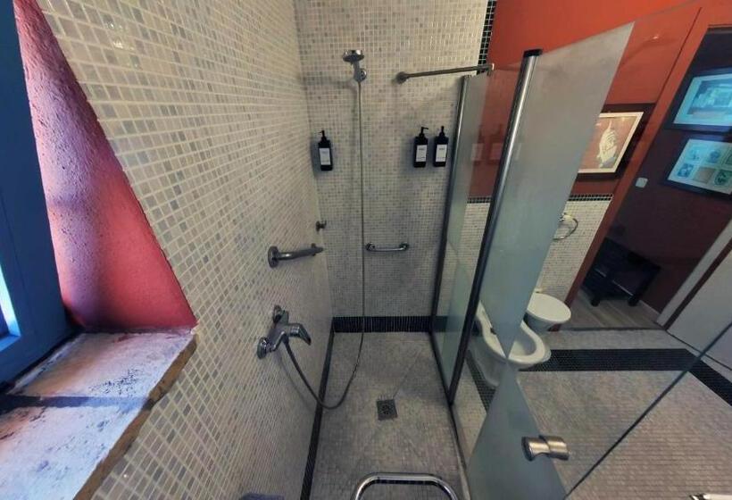 חדר סטנדרט, Utopía