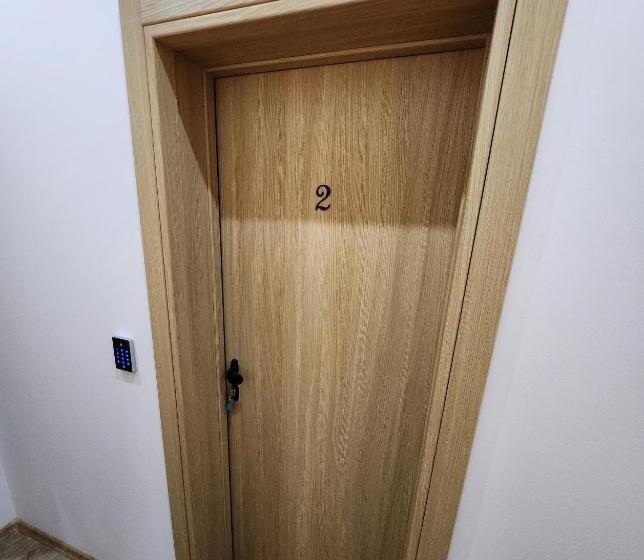 استودیوی لوکس, Magazaki Apartments Tešnjar