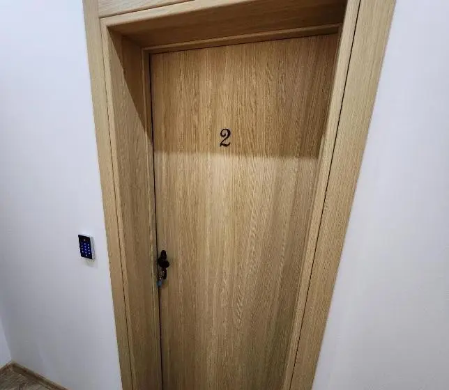 استودیوی لوکس, Magazaki Apartments Tešnjar
