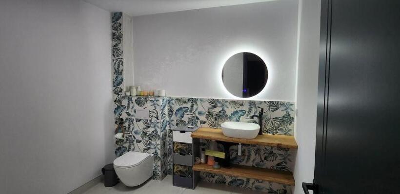 Номер Стандарт, A Frame Pietrele șoimului