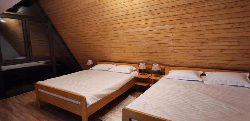 Семейный Номер, A Frame Pietrele șoimului