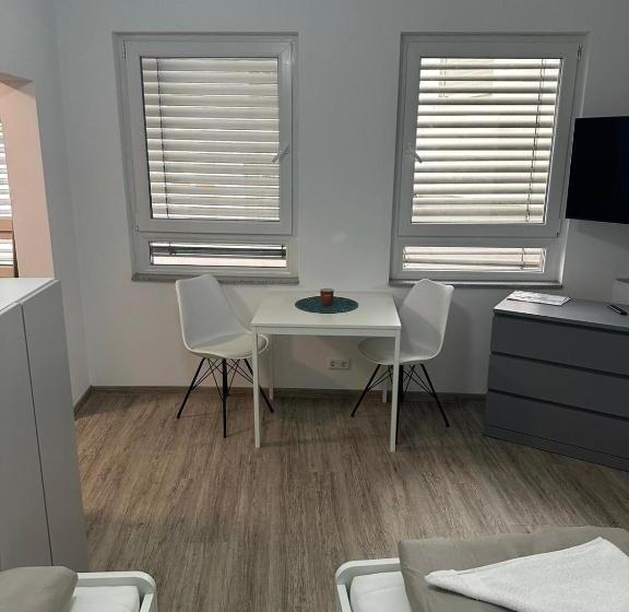 Номер Стандарт, Neckar Apart