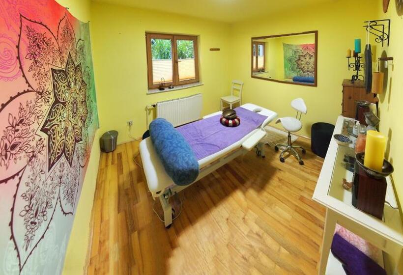 خانه 2 خوابه, Guest House Bitter