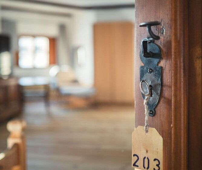 주니어 스위트, Ansitz Heufler