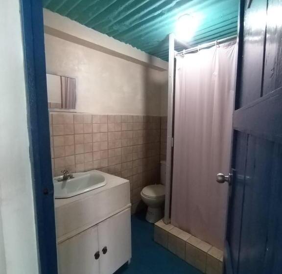 اتاق استاندارد با سرویس بهداشتی مشترک, Chilamar Surf Lodge