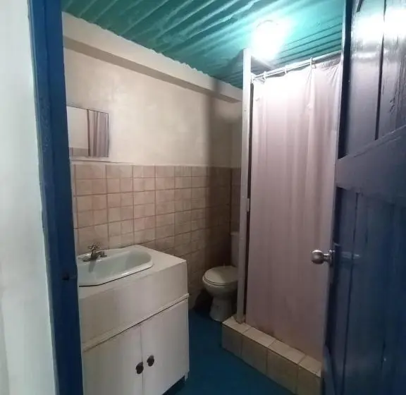 اتاق استاندارد با سرویس بهداشتی مشترک, Chilamar Surf Lodge