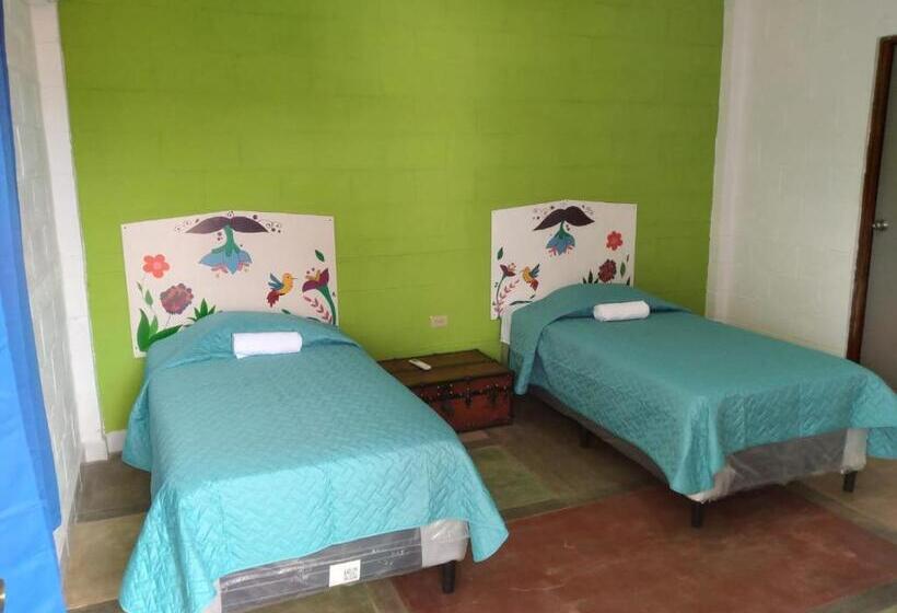 اتاق استاندارد با بالکن, Chilamar Surf Lodge