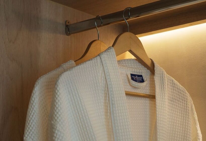 Habitació Deluxe Vista Piscina, Niranapa Boutique Resort