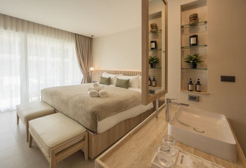 Habitació Deluxe Vista Piscina, Niranapa Boutique Resort