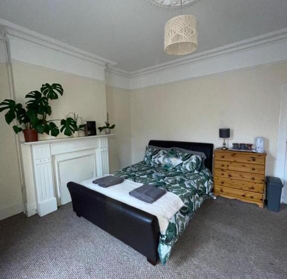 غرفة قياسية حمام مشترك, House In Antrim Road