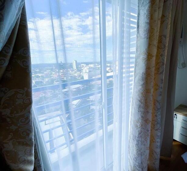 استودیوی استاندارد, The Loop North Tower