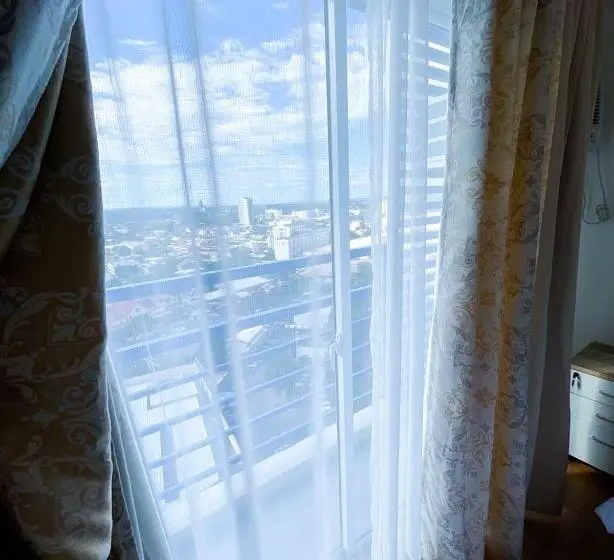 استودیوی استاندارد, The Loop North Tower