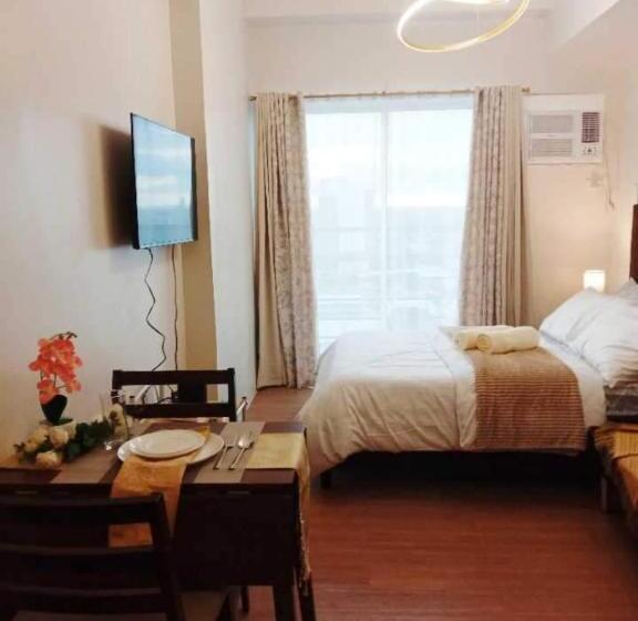 استودیوی استاندارد, The Loop North Tower