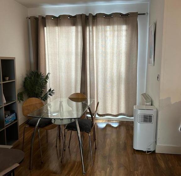 آپارتمان 1 خوابه, 2 And 3 Advent Way