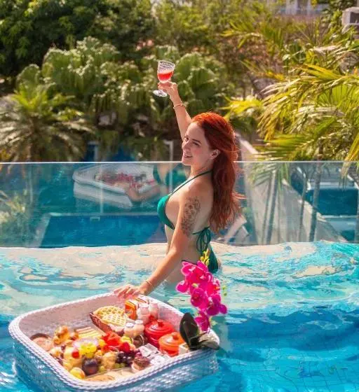 اتاق استاندارد سه تخته با چشمانداز استخر, Suite Piscina Privativa E Café Flutuante