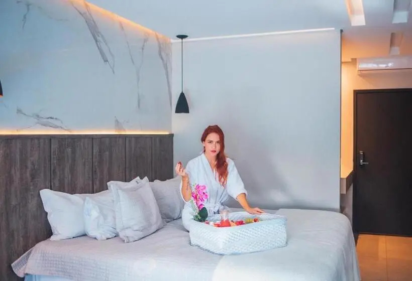 اتاق استاندارد سه تخته با چشمانداز استخر, Suite Piscina Privativa E Café Flutuante