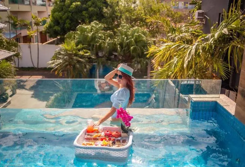 اتاق استاندارد سه تخته با چشمانداز استخر, Suite Piscina Privativa E Café Flutuante
