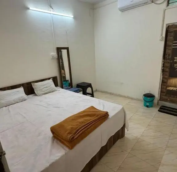 スイート, Daulatabad Guest House