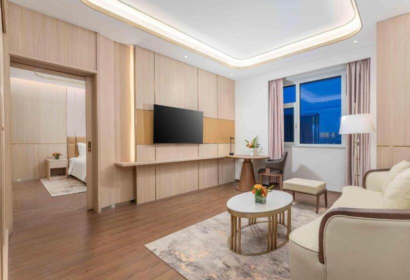 Люкс Кровать Кинг, Holiday Inn Express Weifang City Center, An Ihg