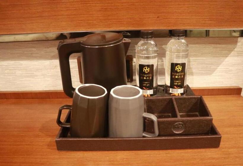 高级大房间, Hx International