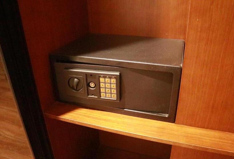 高级大房间, Hx International