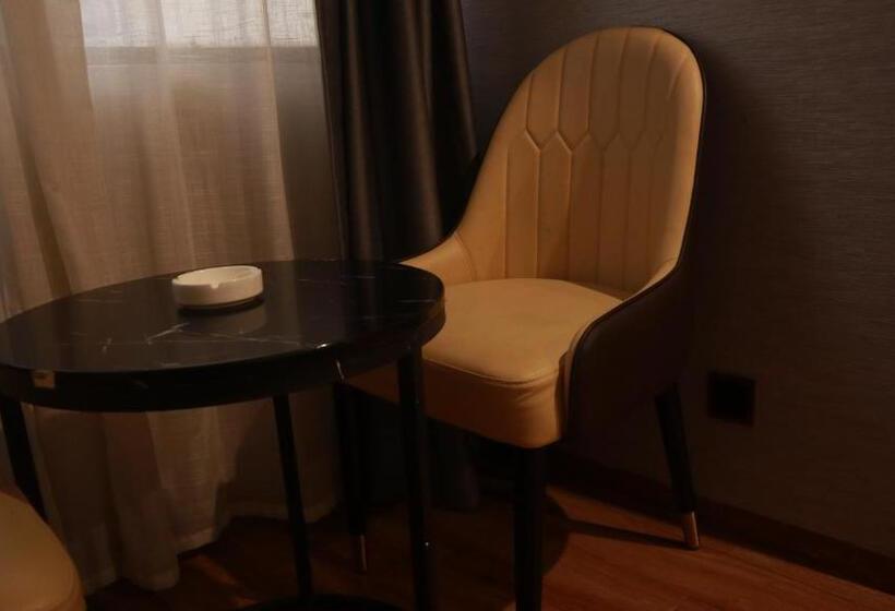 高级大房间, Hx International