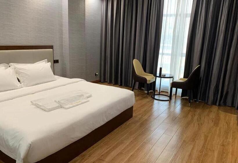 高级大房间, Hx International