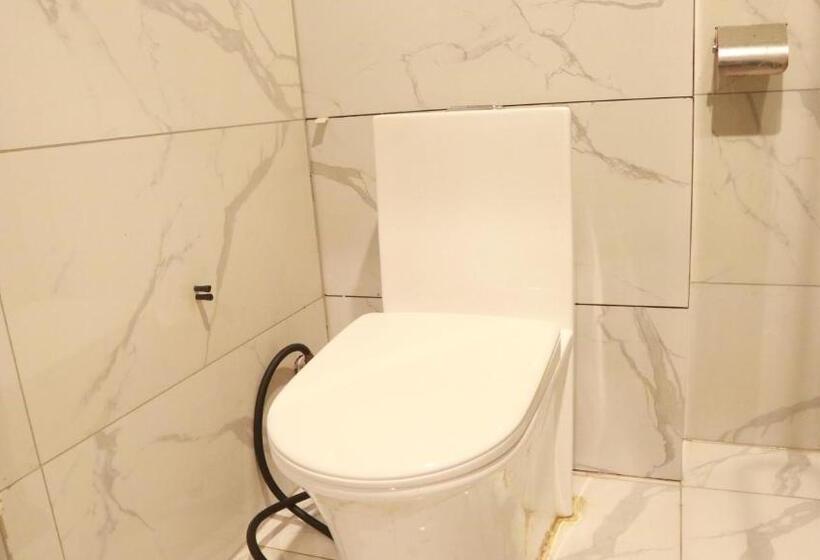 家庭套房, Hx International