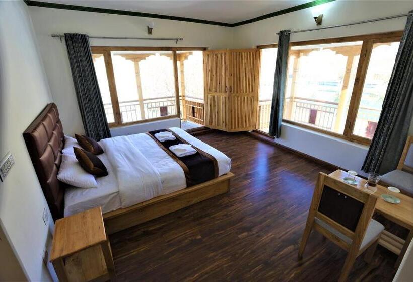 Suite, Paradise Shey