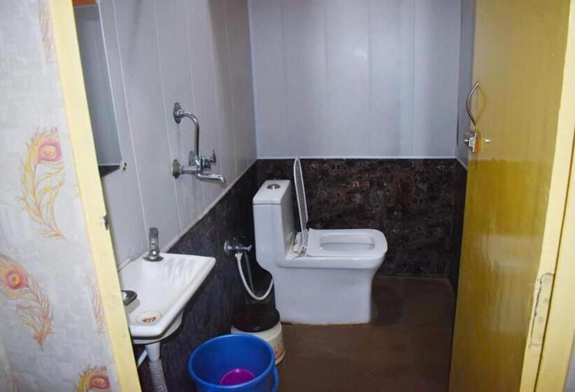 חדר סטנדרט לשלושה, Shivay Adventure