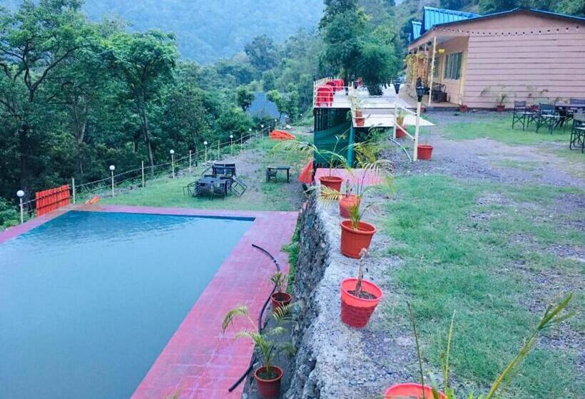 חדר סטנדרט לשלושה, Shivay Adventure