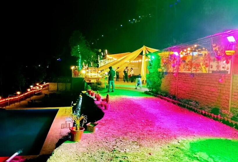 חדר סטנדרט לשלושה, Shivay Adventure