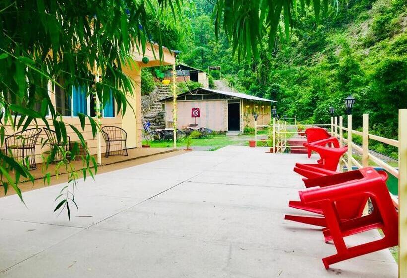 חדר סטנדרט לשלושה, Shivay Adventure