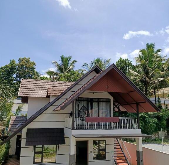 جناح مزوَّد بشرفة, Stayberries Hornbill Villa Athirappilly