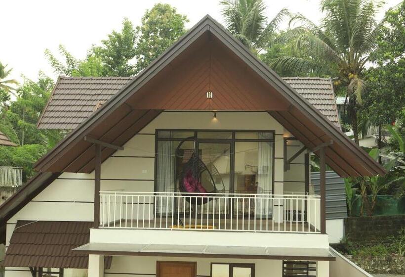 جناح مزوَّد بشرفة, Stayberries Hornbill Villa Athirappilly