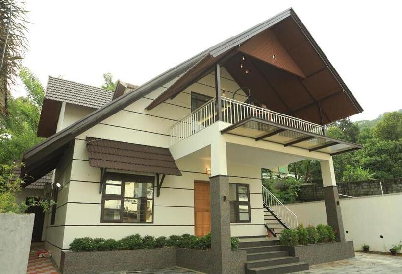 جناح مزوَّد بشرفة, Stayberries Hornbill Villa Athirappilly