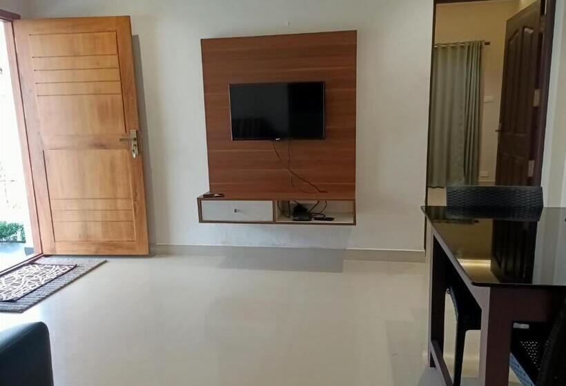 بنجلو عائلى, Stayberries Hornbill Villa Athirappilly