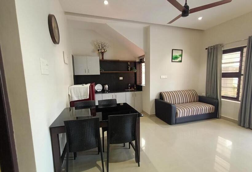 بنجلو عائلى, Stayberries Hornbill Villa Athirappilly