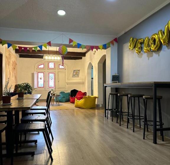 تختخواب در اتاق مشترک, Enjoy Hostel