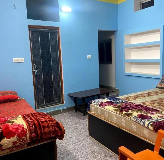 Quarto Quádruplo Estandar, Garuda Guest House
