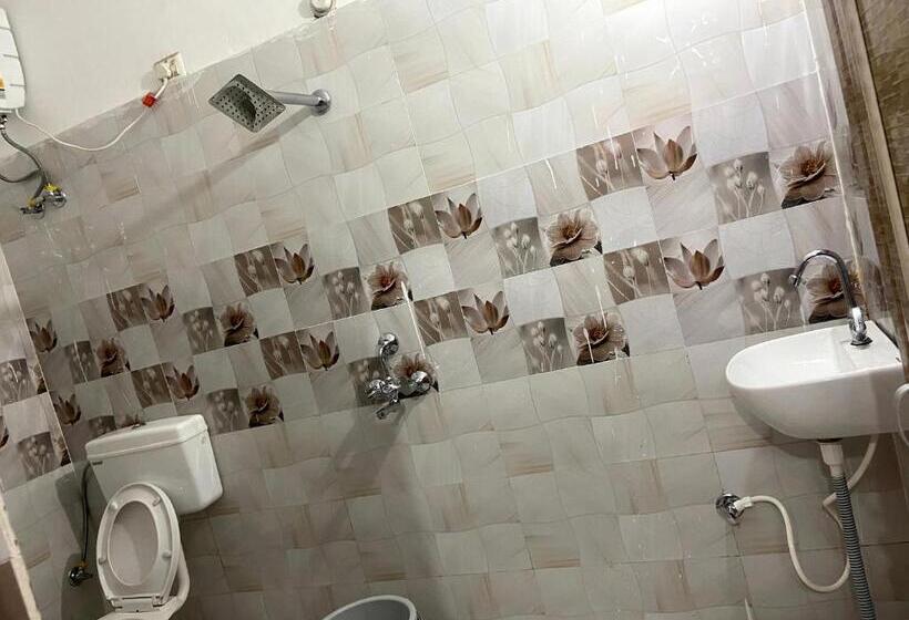 Quarto Estandar, Garuda Guest House